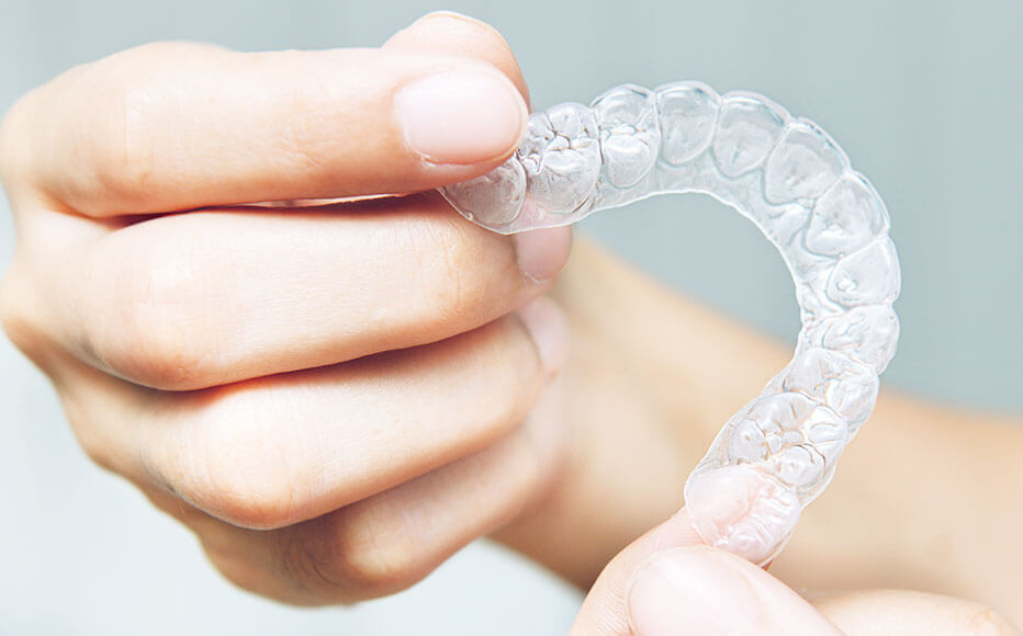 日本矯正歯科学会によるマウスピース型装置（インビザライン）による治療への指針 
